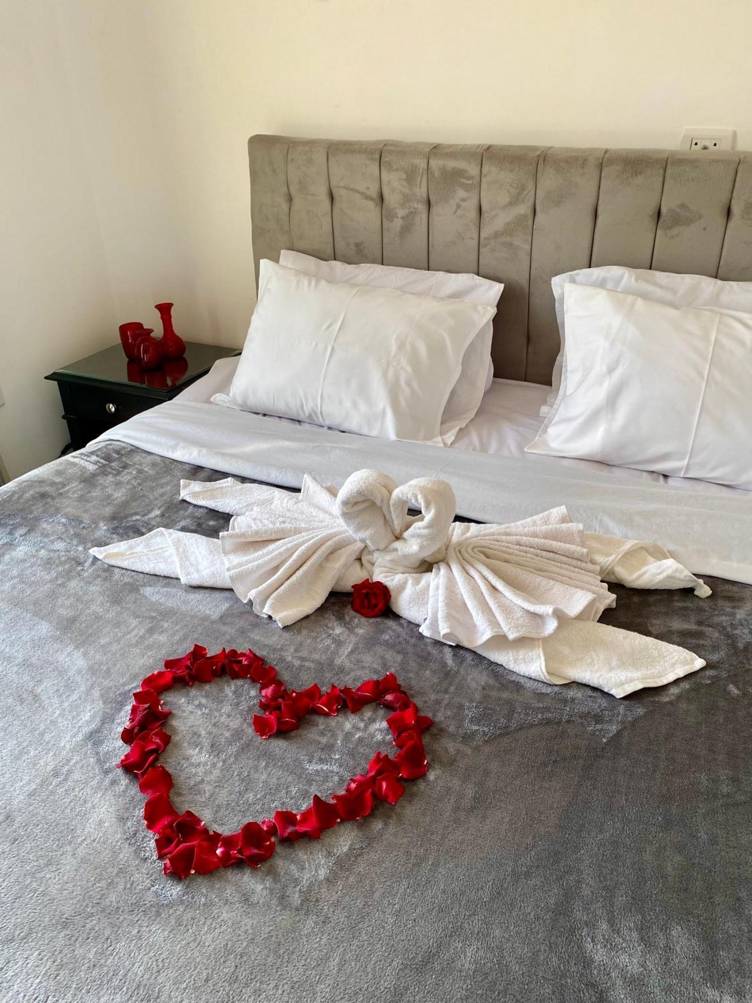 K Boutique Hotel Medspa-Pyramids & Grand Egyptian Museum Ghatati ภายนอก รูปภาพ
